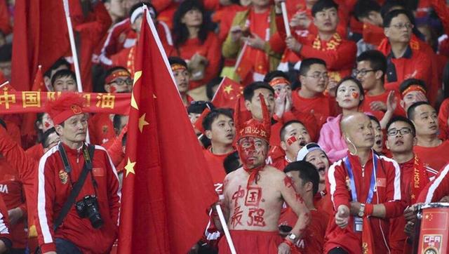 女人把扒开给男人爽动图