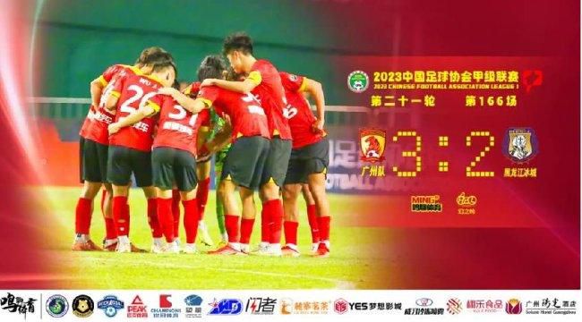 在练歌房里放纵