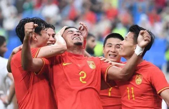 周妍希浴缸洗澡三点尽露无水印